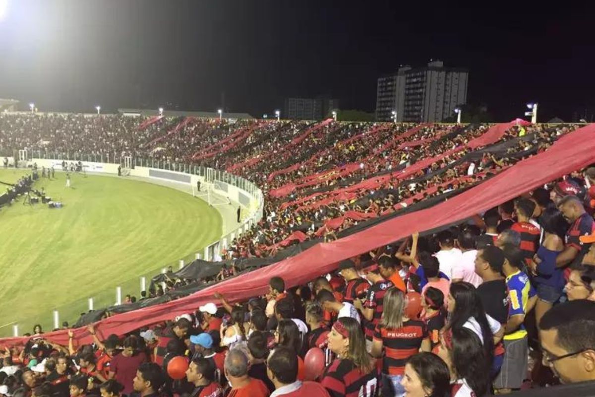 FLAMENGO VOLTARÁ A JOGAR EM ARACAJÚ APÓS 8 ANOS - VEJA